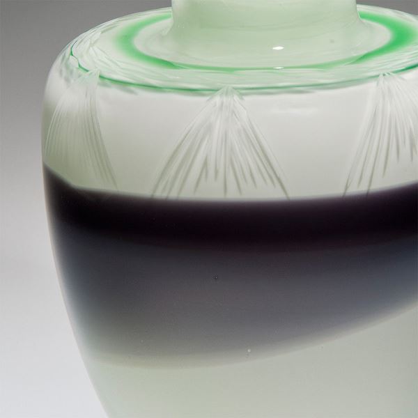 glass art of roman urn in white and black with green trim