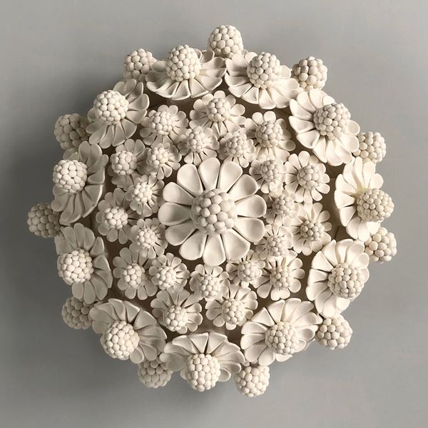 porcelain decorative ceramic sculpture of flowers 