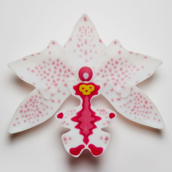 star shaped sculpted glass artwork for wall mounting in white, pink and light red