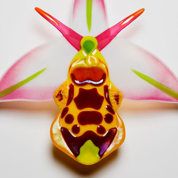 glass art of bee pollinating flower