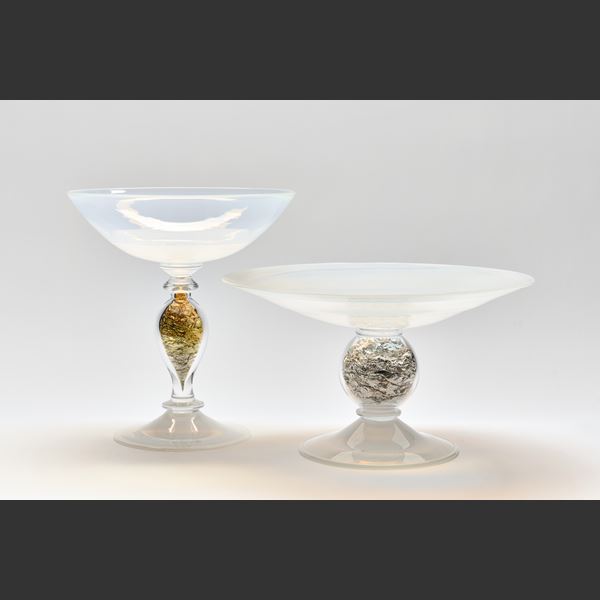 handblown traditional venetian style centre piece with detailed stem and flared bowl on top in clear and white glass with the undulating central stem filled with gold leaf 