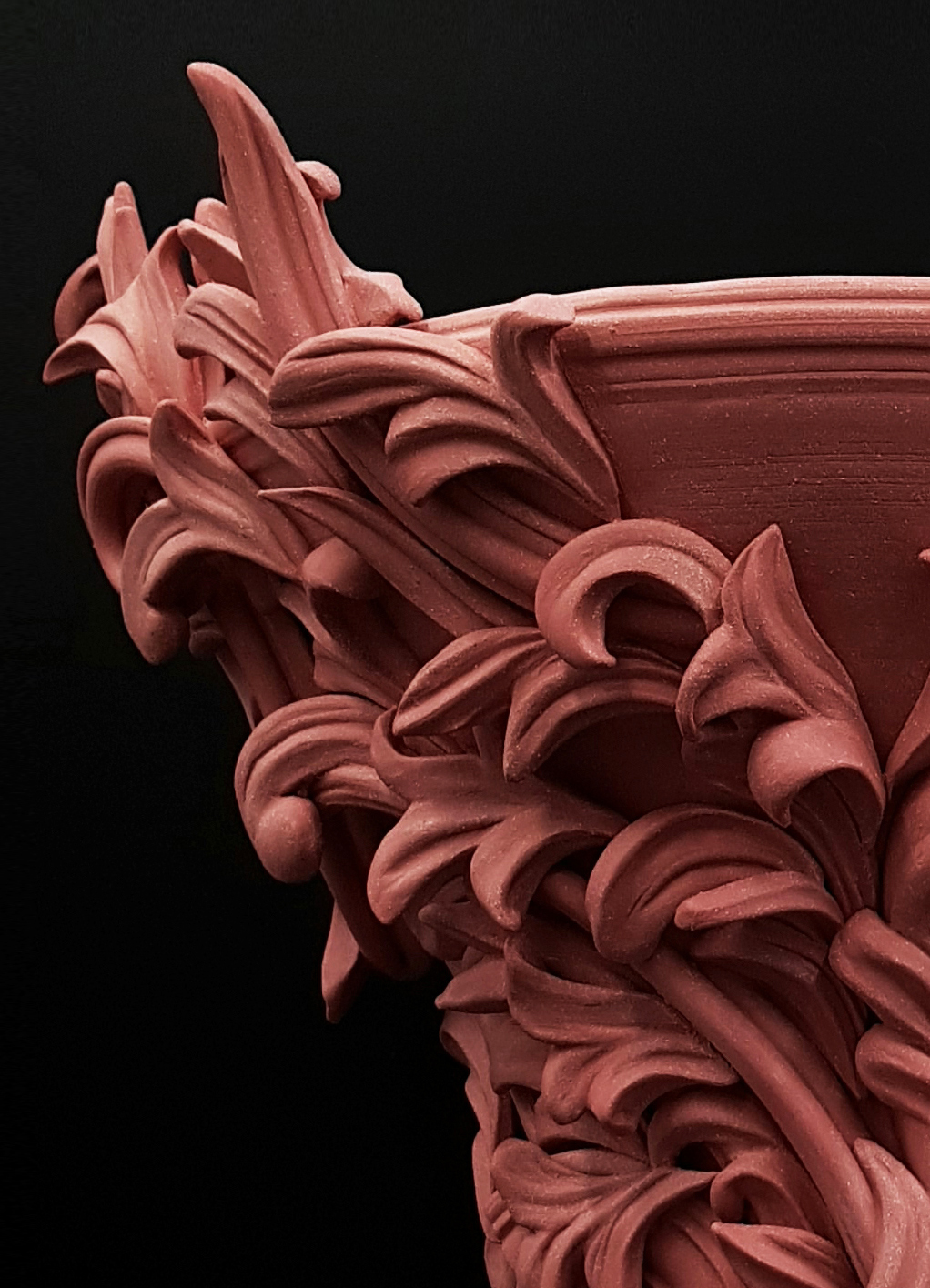 Vari Capitelli V clay vase art sculpture in pink detail