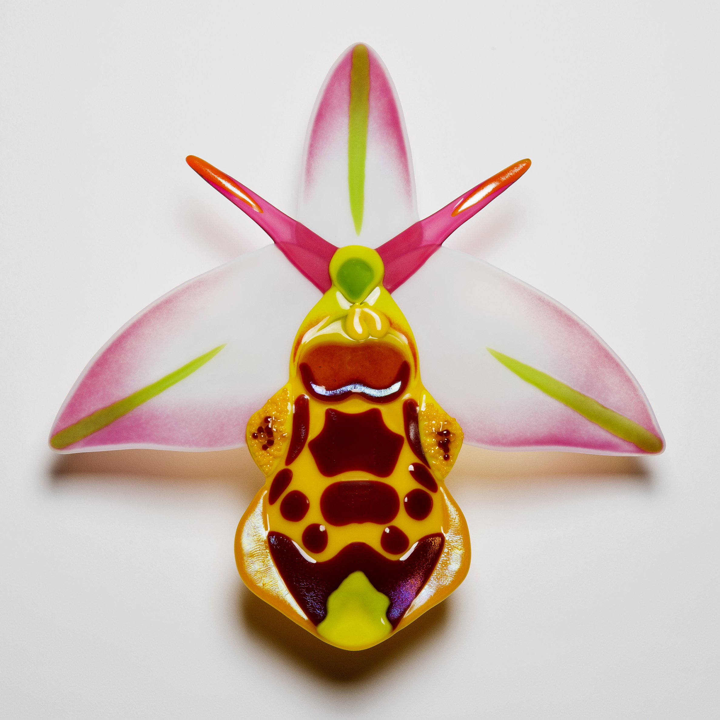 glass art of bee pollinating flower